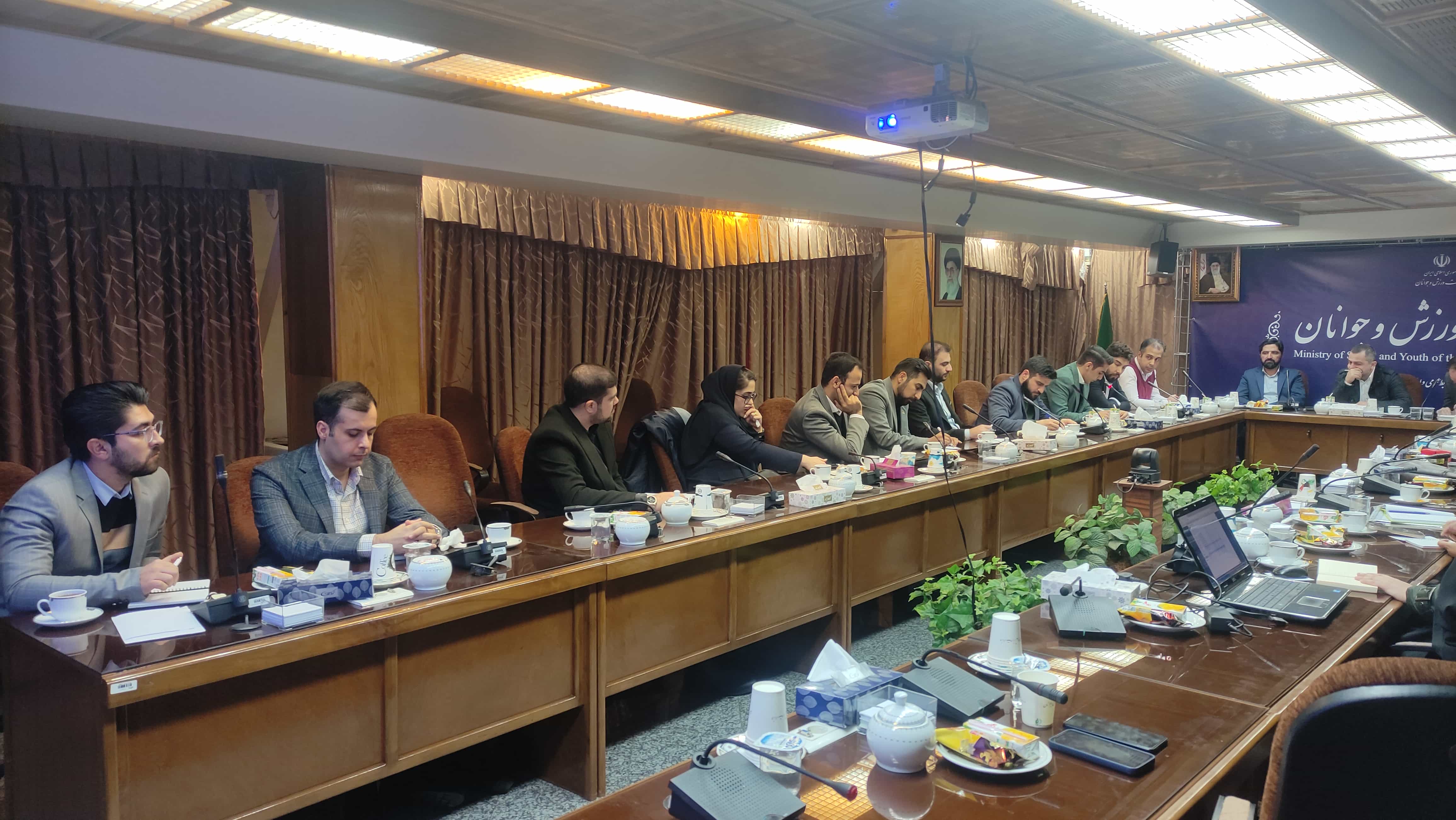 جلسه دبیر شبکه اشتغال و کارآفرینی استان با معاون وزیر ورزش و جوانان